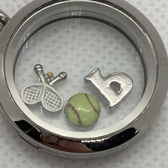 Vintage - Now Lot of (20) Charms Pendants Ballet Tennis Snowflake Flag Hat - Picture 9 of 10